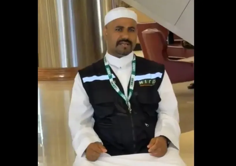 يمني يعمل سائقًا في مكة منذ 20 عاما يتحول إلى ترند وحديث الحجاج بأنشودة “حجي يا حجي” - [فيديو]
